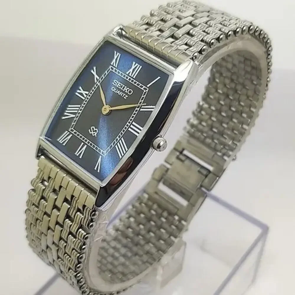 Vintage Style Seiko Quartz Mens Silver Watch & Blue accents W/ Metal Strap